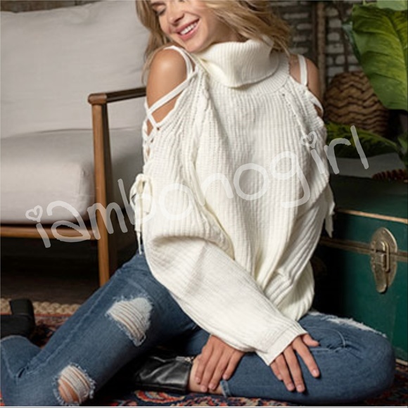 Sweaters - IVORY SWEATER